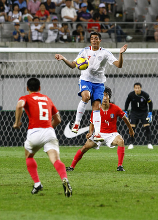 Oscar Cadozo, Paraguay, catch ball during the international friendly match between South Korea and Paraguay at Seoul Worldcup stadium on August 12, 2009 in Seoul, South Korea.のeditorial素材