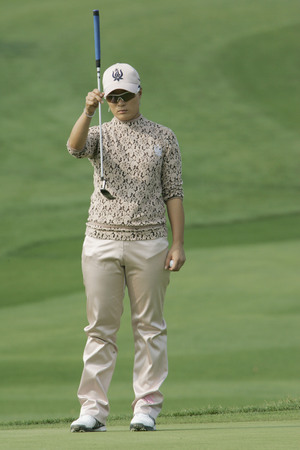 Se Ri Pak of South Korea in the 9th hole during round one of Hana Bank Kolon Championship at Sky 72 Golf Club on October 30, 2009 in Incheon, South Korea.のeditorial素材