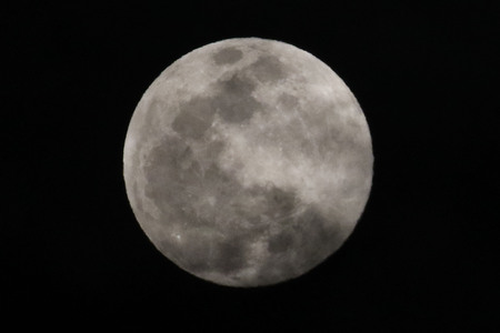 Feb 19, 2019-Sangju, Soth Korea-A Vew of Full Moon show rise on the South Korea sky.のeditorial素材