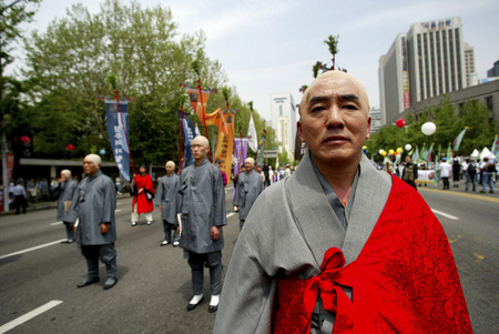 A South Korean wear Korean traditional dress with dance during Hi Seoul Perade in Downtown of Seoul...