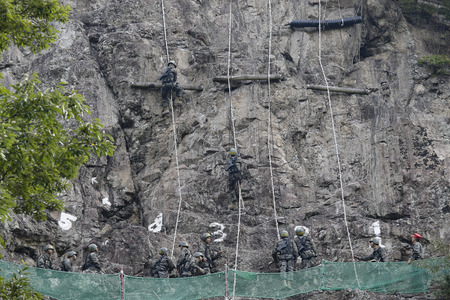 April 12, 2019-Pohang, South Korea-South Korean Marine Trainees take part in an 7week course basic training camp at the South Korean Marine Training Center in Pohang, South Korea. On comming April 19 is the South Korean Marine Corps 70th Anniversary day.のeditorial素材