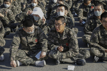 April 12, 2019-Pohang, South Korea-South Korean Marine Trainees take part in an 7week course basic training camp at the South Korean Marine Training Center in Pohang, South Korea. On comming April 19 is the South Korean Marine Corps 70th Anniversary day.のeditorial素材