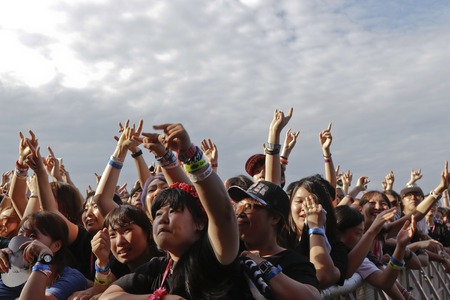 July 26. 2015 - South Korea, Ansan: Music Fans enjoy a sound and performance during the Ansan M Valley Rock Festival. Rock Festival is held on every july annual music festival. (Ryu Seung-il / Polaris)のeditorial素材