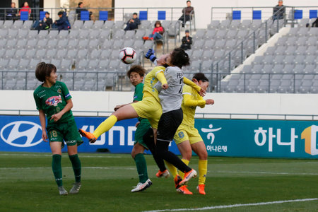 Nov 26, 2019-Yongin, South Korea-Peng Shimeng of Jiangsu Suning Ladies Football Club action during an Women's Club Championship 2019-FIFA/AFC Pilot Tournamant Nippon TV Beleza V Jiangsu Suning Ladies Football Club at Yongin Citizens Sports Park in Yongin,のeditorial素材