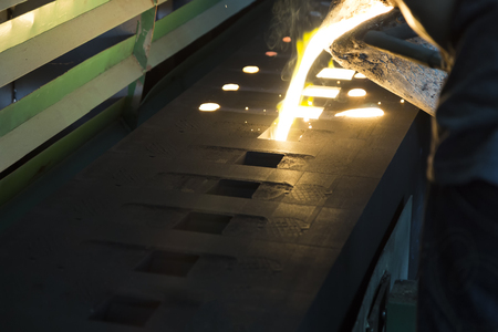 Iron molten metal is poured in sand mold;Foundry factory