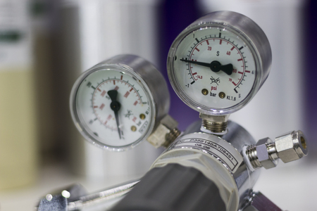 Pressure gauge ; selective foucs