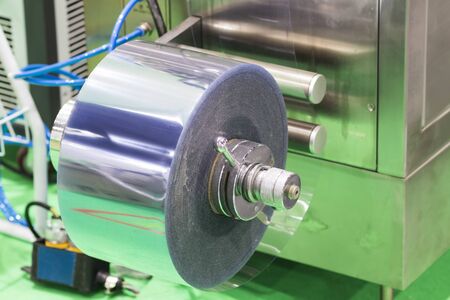 Roll of plastic for capsules packing machine ; process
