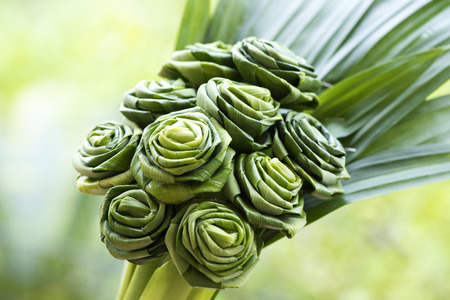 Fresh Pandanus leaf weave to rose bouquet
