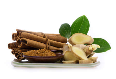 Cinnamon dried peel and powder isolated on a white background.の写真素材