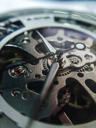 Mechanical wrist watch