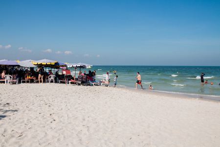 Prachuap Khiri Khan, Thailand - Dec 25: Tourists enjoy the sunny weather and relaxing at Huahin beach on Dec 25, 2016 in Prachuap Khiri Khan, Thailandのeditorial素材