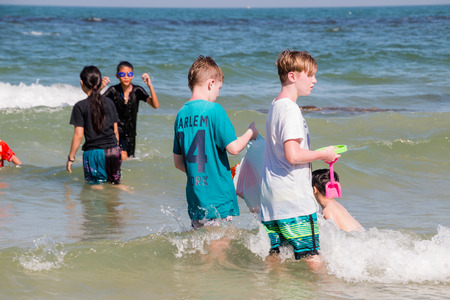Prachuap Khiri Khan, Thailand - Dec 25: Tourists enjoy the sunny weather and relaxing at Huahin beach on Dec 25, 2016 in Prachuap Khiri Khan, Thailandのeditorial素材