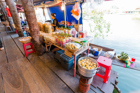 Prachuap Khiri Khan, Thailand - Dec 24: Sampannam floating market at Hua Hin on Dec 24, 2016 in Prachuap Khiri Khan, Thailandのeditorial素材