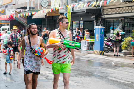 Chiangmai, Thailand - Apr 13 : Songkran festival,Tourists and Thai people enjoy splashing water on the street on Apr 13, 2017 in Chiangmai, Thailandのeditorial素材