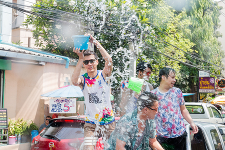 Chiangmai, Thailand - Apr 13 : Songkran festival,Tourists and Thai people enjoy splashing water on the street on Apr 13, 2017 in Chiangmai, Thailandのeditorial素材