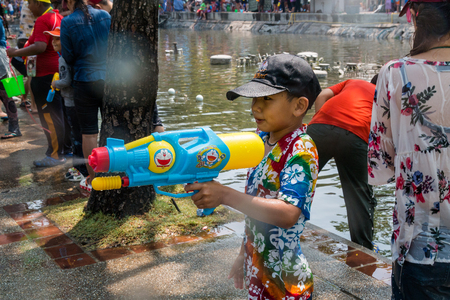 Chiangmai, Thailand - Apr 13 : Songkran festival,Tourists and Thai people enjoy splashing water on the street on Apr 13, 2017 in Chiangmai, Thailandのeditorial素材