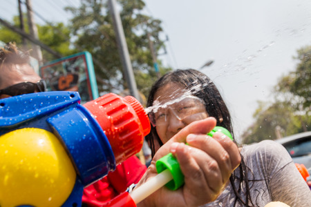 Chiangmai, Thailand - Apr 13 : Songkran festival,Tourists and Thai people enjoy splashing water on the street on Apr 13, 2017 in Chiangmai, Thailandのeditorial素材