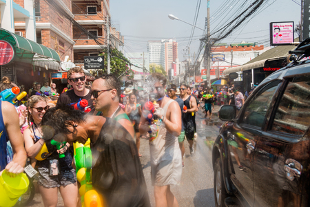 Chiangmai, Thailand - Apr 13 : Songkran festival,Tourists and Thai people enjoy splashing water on the street on Apr 13, 2017 in Chiangmai, Thailandのeditorial素材