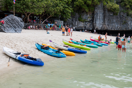 Surat Thai, Thailand - Jun 24 ,2017 : Tourists enjoying a beautiful beach in Angthong National Park at Koh Samui, Thailand.のeditorial素材