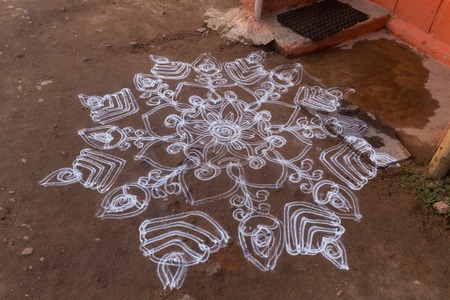 Bench under the tree in the Indiaの写真素材