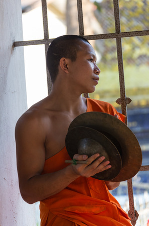 CHIANG RAI / THAILAND - FEBRUARY 10 2016: ovices monk vipassana meditation at front of Buddha statue.のeditorial素材
