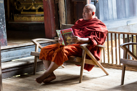 SUKHOTAI/THAILAND-FEBRUARY 10 2016: Young Buddhist Monk Reading Prayer Book in Laos temple.のeditorial素材