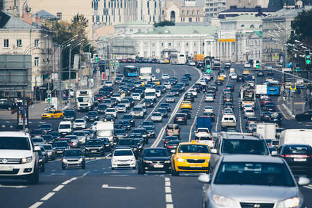 MOSCOW - AUGUST 19, 2016: Common workday on the Garden Ring. This is a circular road around the center of Moscow. Its course corresponding to the former city ramparts surrounding Zemlyanoy Gorod in the 17th century.のeditorial素材