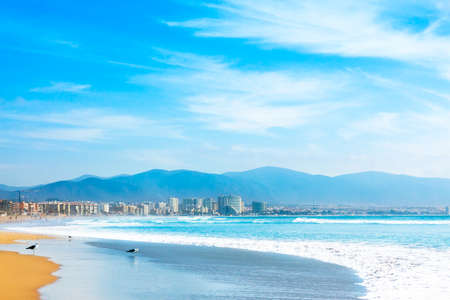 Beautiful waves of the pacific ocean in La Serena, Chileの写真素材