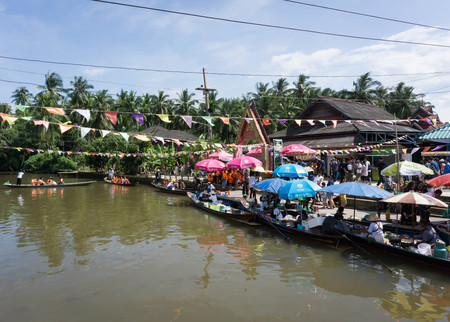 Surat Thani, Thailand - December 25, 2016: Floating leaves some civil state. Attractions in Surat Thani, to watch the video lives of local residents canal leaves some isolated river.のeditorial素材