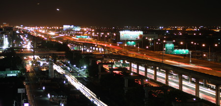 night shot of vibhavadi roadのeditorial素材