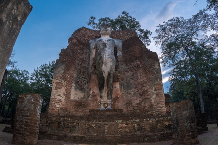 Wat Phra Si Iriyabot in Kamphaeng Phet Historical Park in morningの写真素材