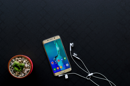 Bangkok,Thailand-Aug 4,2017: Top view of Samsung Galaxy S 6 edge Plus show social media icon on screen.のeditorial素材