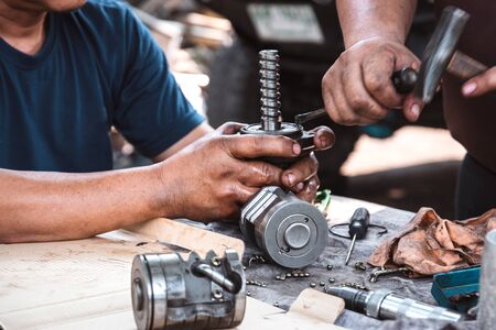Technicians are helping to assemble the car power steering gearbox.の写真素材
