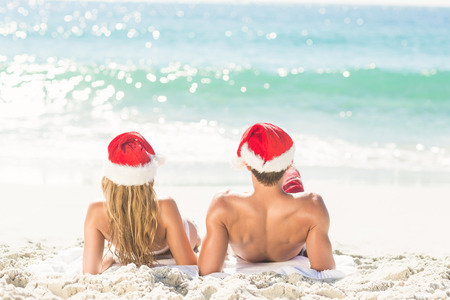 happy couple with Christmas hat on the beachの写真素材