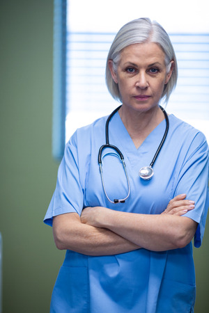 Portrait of nurse standing with arms crossed in hospitalの写真素材
