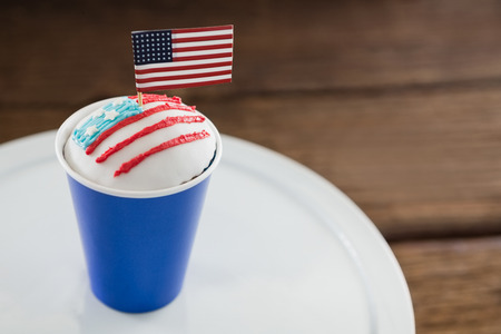 Close-up of patriotic coffee with American flag on wooden tableの写真素材