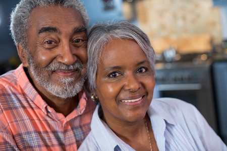 Close up portrait of smiling couple in kitchen at homeの写真素材