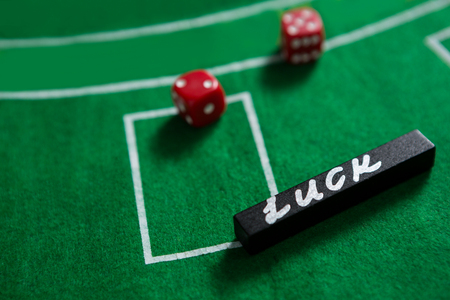 High angle view of text and red dices on blackjack tableの写真素材