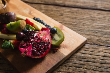 Close-up of various fruits on chopping boardの写真素材