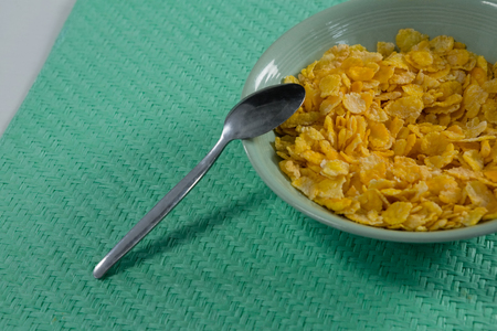 Bowl of wheaties cereal on place matの写真素材