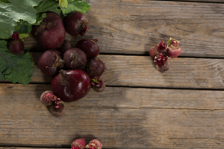 Overhead of fresh organic beetroots on wooden tableの写真素材