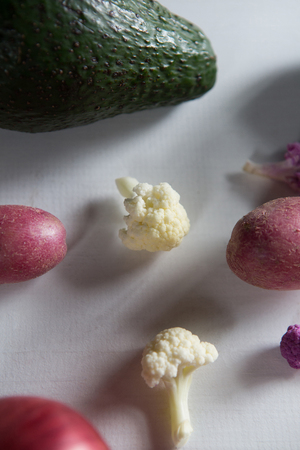 Overhead view of cauliflowers with avocado on tableの写真素材