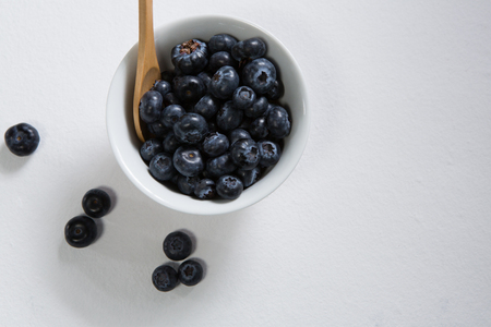 Close-up of blueberries in a bowl on white backgroundの写真素材