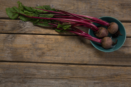 Close-up of beetroots in a bowl on wooden tableの写真素材