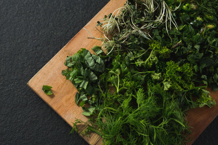 Close-up of various herbs on a chopping boardの写真素材