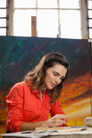 Woman painting a sketch in drawing classの写真素材
