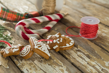 Close-up of sweet food and christmas decorations on wooden plankの写真素材