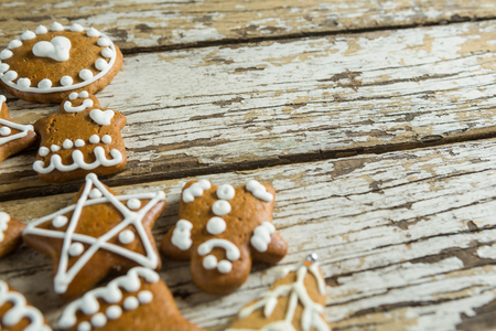 Close-up of gingerbread cookies arranged on wooden plankの写真素材