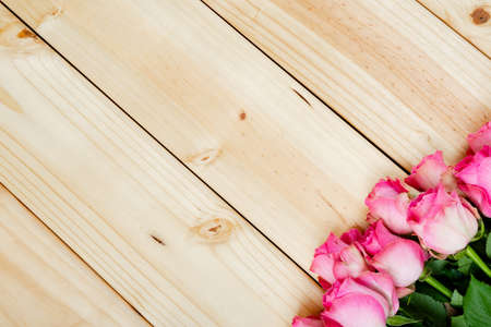 Directly above view of fresh pink roses on wooden table with copy space. valentine's day and flowers.の写真素材
