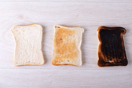 Directly above shot of toasted and burnt bread slices arranged side by side on table. unaltered, food, slice, arrangement and baked food.の写真素材